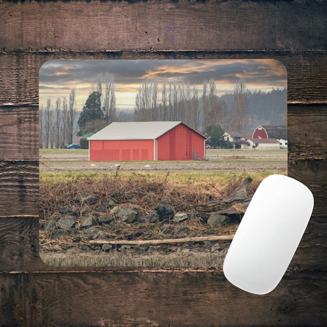 Solnedgång på Red Barn på Fir Island Farm Musmatta (Skapare uppladdad)