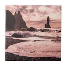 Solnedgång på Reynisfjaras svarta sandstrand, Isla Kakelplatta