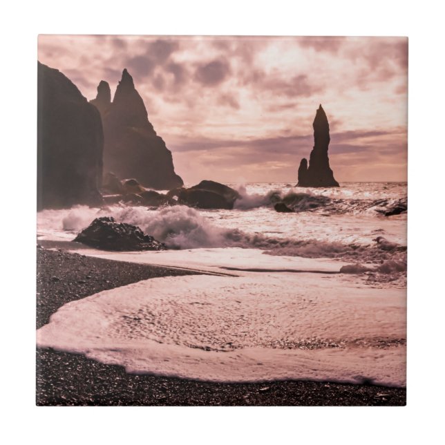 Solnedgång på Reynisfjaras svarta sandstrand, Isla Kakelplatta (Framsidan)