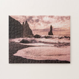 Solnedgång på Reynisfjaras svarta sandstrand, Isla Pussel