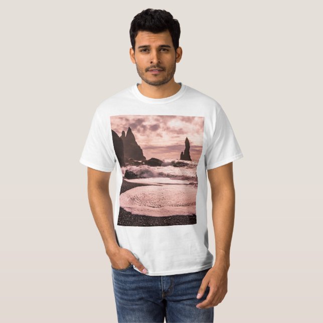 Solnedgång på Reynisfjaras svarta sandstrand, Isla T Shirt (Hel framsida)