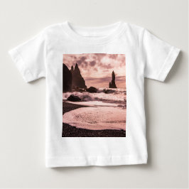Solnedgång på Reynisfjaras svarta sandstrand, Isla T Shirt