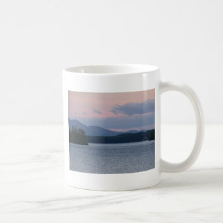 Solnedgång på sjön 2 kaffemugg
