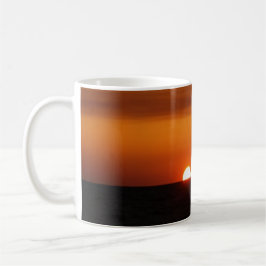 Solnedgång på strandkaffemuggen kaffemugg