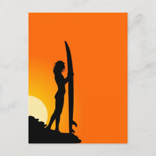 Solnedgång Surfer Girl med surfboard Vykort