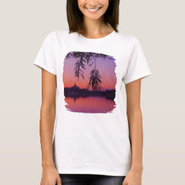 Solnedgång under sommaren av Sjö med City Skyline T Shirt