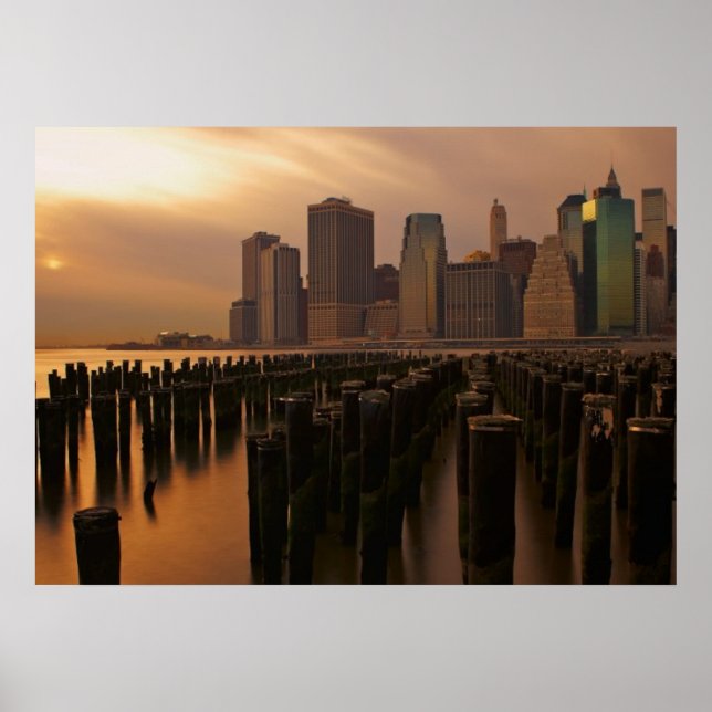 Solnedgång under stormiga himlar över Öster Poster (Framsidan)