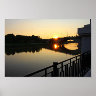 Solnedgång vid Broad Street Bridge i Columbus, OH Poster