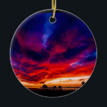 Solnedgång vid Pier, Huntington Beach, CA Julgransprydnad Keramik<br><div class="desc">En fantastisk som fyllde himlar ovanför piren i Huntington Beach,  Kalifornien. Fet och vacker färg. Södra Kalifornien har alltid de bästa solnedgångarna! Foto taget i juni 2021.</div>