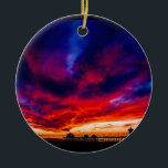 Solnedgång vid Pier, Huntington Beach, CA Julgransprydnad Keramik<br><div class="desc">En fantastisk som fyllde himlar ovanför piren i Huntington Beach,  Kalifornien. Fet och vacker färg. Södra Kalifornien har alltid de bästa solnedgångarna! Foto taget i juni 2021.</div>