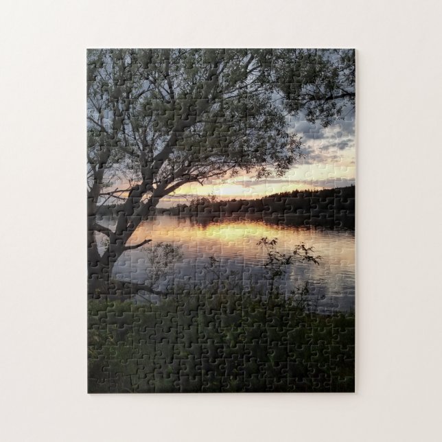 Solnedgång vid Sjö med Träd Pussel (Vertikal)