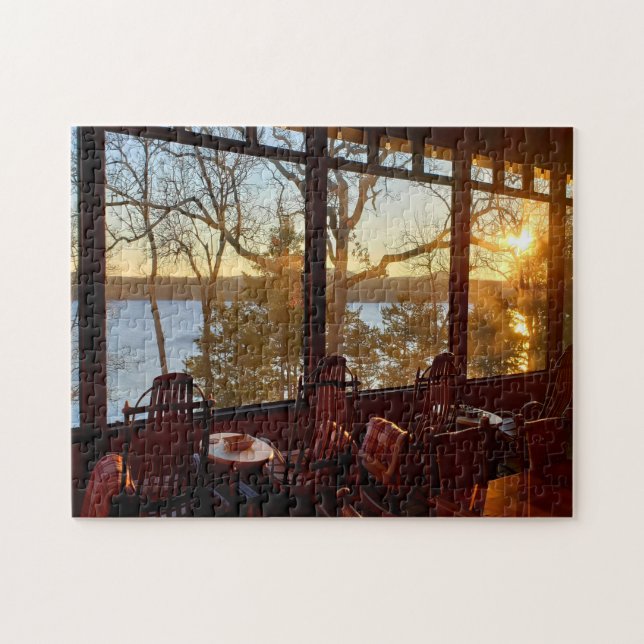 Solnedgång vid Sjö | Peacful Cabin Covered Porch Pussel (Horisontell)