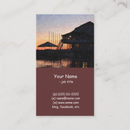 Solnedgång vid sjö vattenfront med däck byggnad visitkort