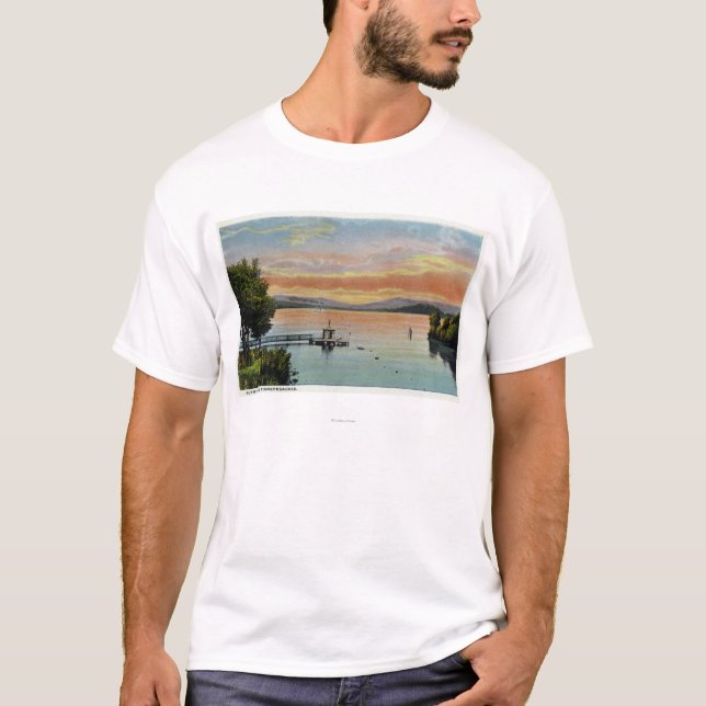 Solnedgångplats på sjön t-shirt (Framsida)
