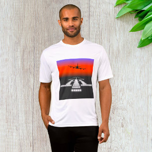 Solnedgångs Flygplan Närmar Sig Landningsbanans Lj T Shirt