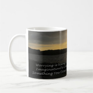 Solnedgångsfoto skapat i ett kaffe mugg. kaffemugg