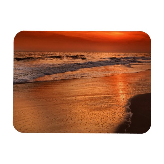 Solnedgångsreflektioner från moln och havsstrand magnet (Horisontell)