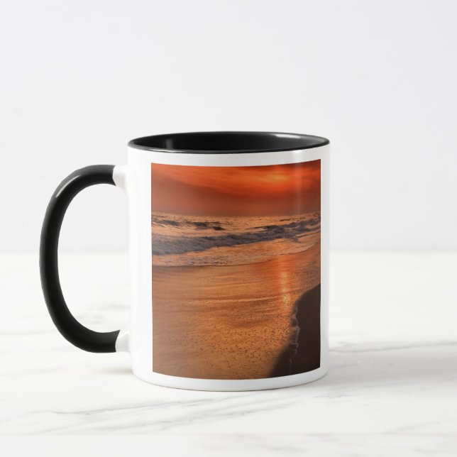 Solnedgångsreflektioner från moln och havsstrand mugg (Vänster)