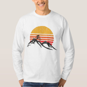 Solnedtonsgrafik för Vintage av berg T Shirt