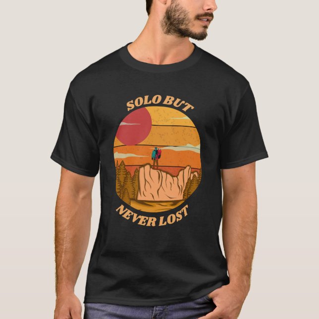 Solo, men aldrig Borttappad Travel T Shirt (Framsida)