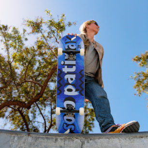 ’Solo patina’ patineta con monograma Skateboard