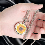 Solros Armbandsur<br><div class="desc">Den här blommigtens halsband är dekorerat med en gult vattenfärgsolros. Ursprunglig vattenfärg © Michele Davies.</div>