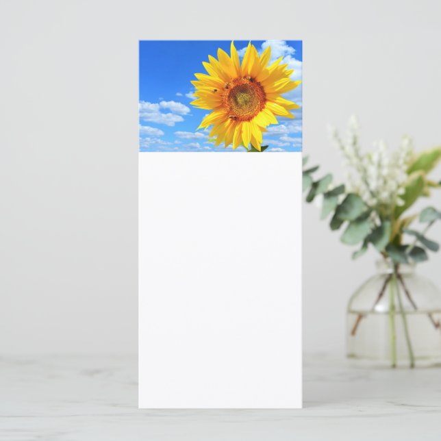 Solros och bin på blå himmel Sommarmeny Meny (Stående Fram)