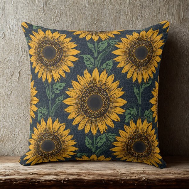 Solros och Cheetah Print Mönster Kudde (sunflowers on navy cheetah background throw pillow)