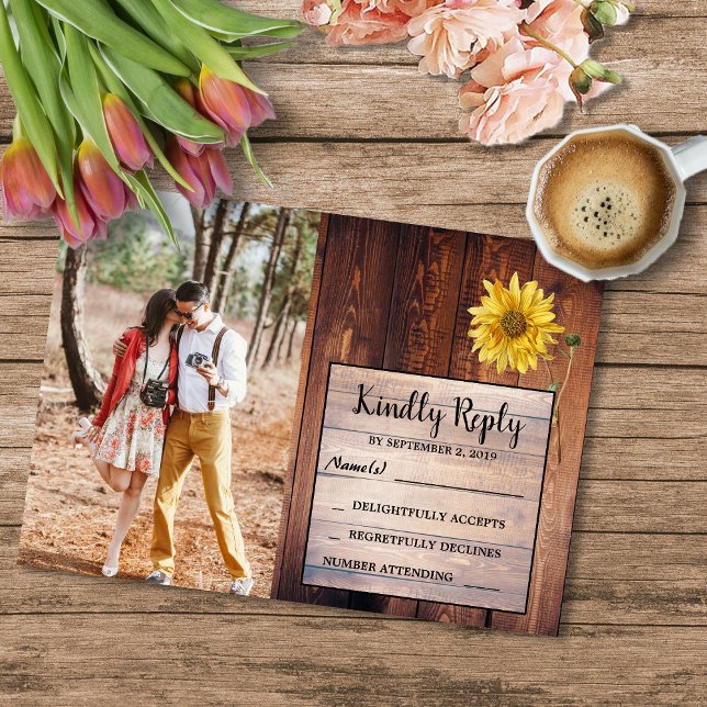 Solrosfoto från land OSA Bröllop Inbjudningar (Rustic barn wood sunflower RSVP wedding invitation. You can add your own photo.)