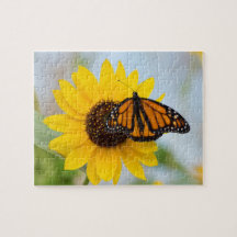 Solrosfoto med färgat monarch Butterfly