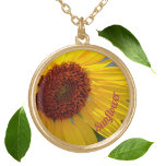 Solrosfotografisk botanisk Blommigt Guldpläterat Halsband<br><div class="desc">Detta stora solroshalsband av stor gult är ett vackert sätt att bära med sig solljus. Namn din solljus och skräddarsy det här vackra botaniska blomhalsbandet. Detta är originalfotografi av fenomenet JLW_PHOTOGRAPHY</div>