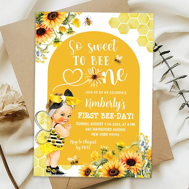 Solroshonung Blonde Girl First Bee Day Birthday Inbjudningar (Skapare uppladdad)