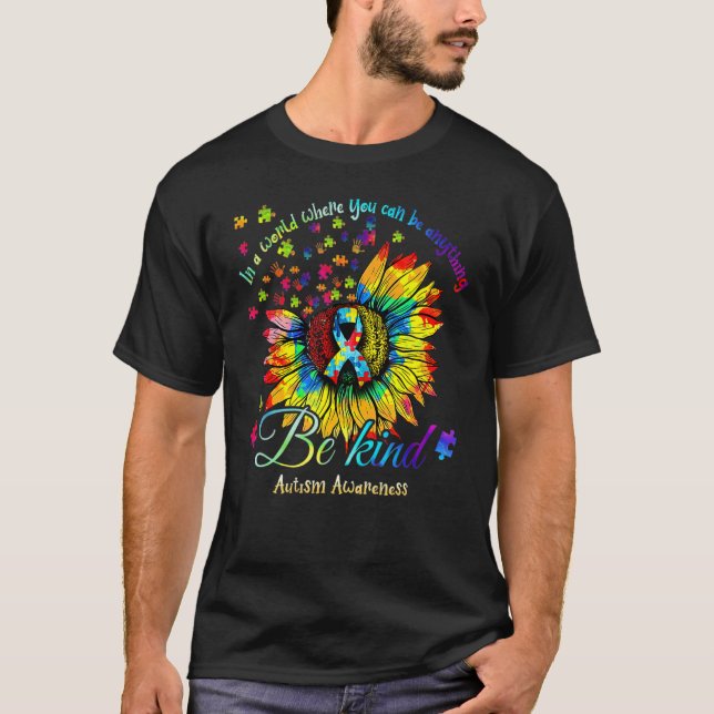 Solrosor ska vara ett slags puzzle Support Autism  T Shirt (Framsida)