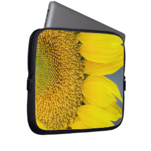 Solrosslutet fotograferar upp laptop sleeve