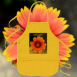 Solrossolens Orange och Gult Gaillardia Bright Barnförkläde<br><div class="desc">Den här plattan har den ljusa orangen och gulten Gaillardia-solros eller Blanket-blomma. Den färgstarka Gaillardia-blomman symboliserar lycka, glädje och charm. Denna vackra blommigt är idealisk för , konstnärliga och hantverksmässiga produkter och naturligtvis för matlagning, bakning och grillning. Finns i barnstorlekar och vuxnor. Anpassa med Namn. Den här bilden är ett...</div>