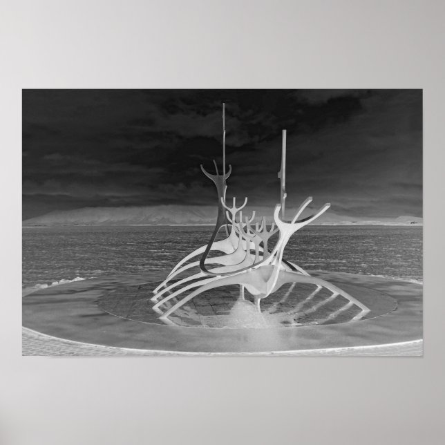 Solseglare Skulptur, Island, Omvänd B/W Poster (Framsidan)