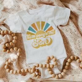 Solskensbabyskor här Kom Son-Gulten rasar T Shirt