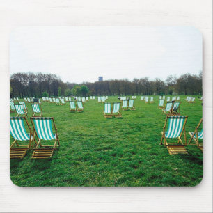 Solstolar utspridda i Green Park, London Musmatta