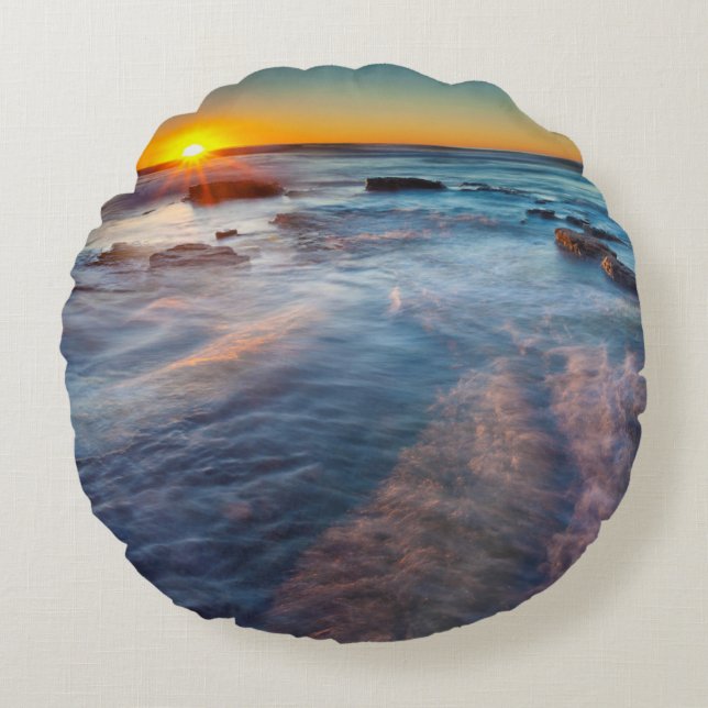Solstrålar belyser Stilla havet Rund Kudde (Framsidan)