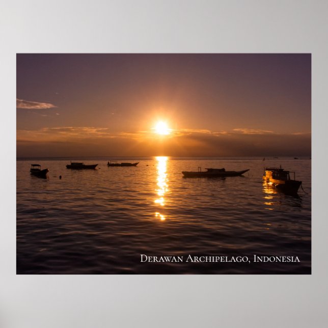 Solstrålar Solnedgångsstrålar Flytande båtar Hav S Poster (Framsidan)