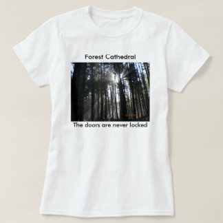 Solstrålar till och med träden t-shirt
