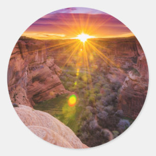Solstrålning vid Canyon de Chelly, AZ Runt Klistermärke