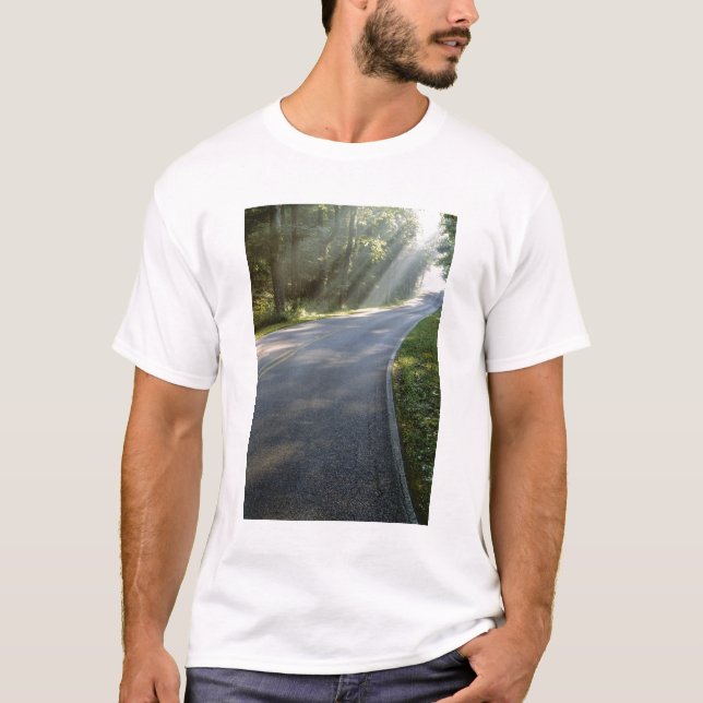 Soluppgång genom dimma längs Green River T-shirt (Framsida)