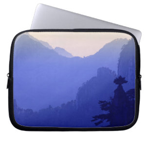 Soluppgång, Gula berget, Huangshan, Kina Laptop Fodral