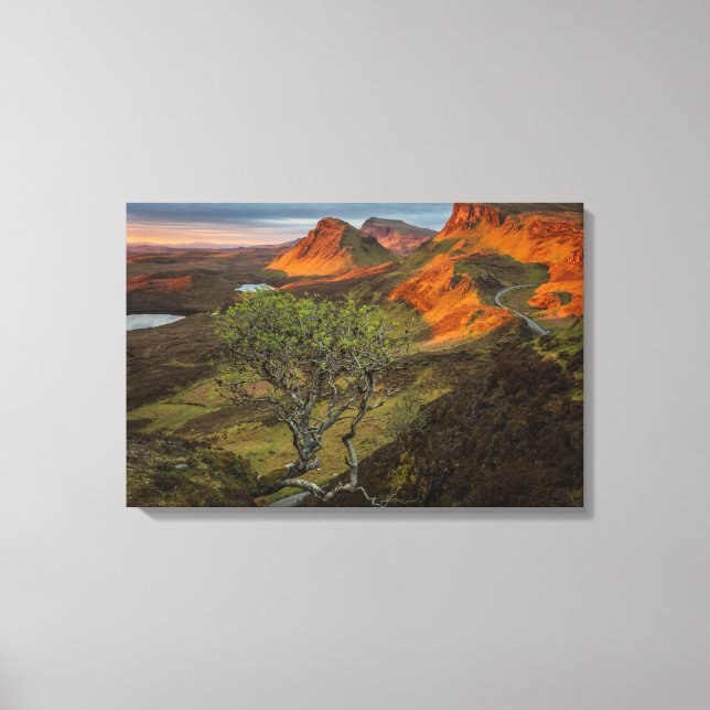 Soluppgång i Quiraingberg på Skye, Skottland Canvastryck (Framsida)