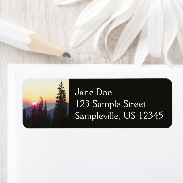 Soluppgång i skogen i Rocky Mountain Returadress Etikett (Insitu)