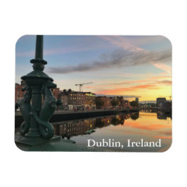 Soluppgång längs floden Liffey i Dublin, Irland Magnet