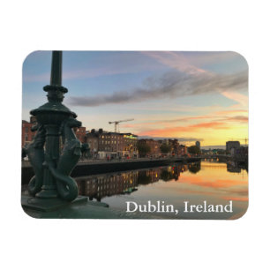 Soluppgång längs floden Liffey i Dublin, Irland Magnet