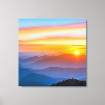 Soluppgång över bergen