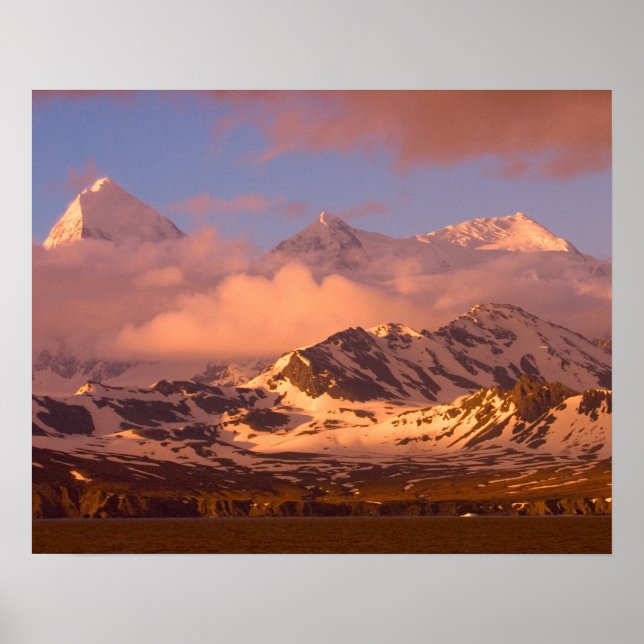 Soluppgång över bergsområdena i syd poster (Framsidan)